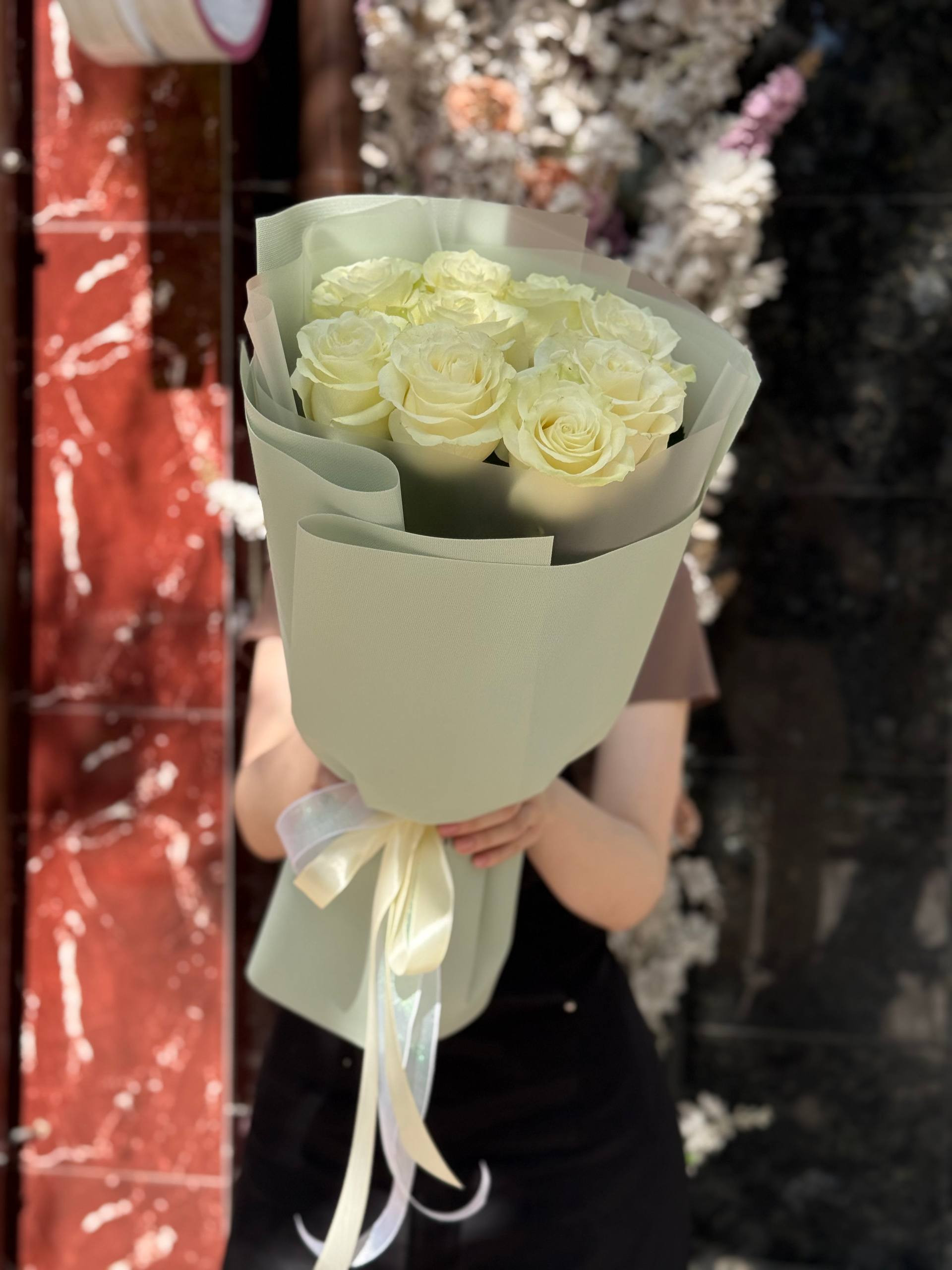 Кремовые розы. Состав: 9 роз