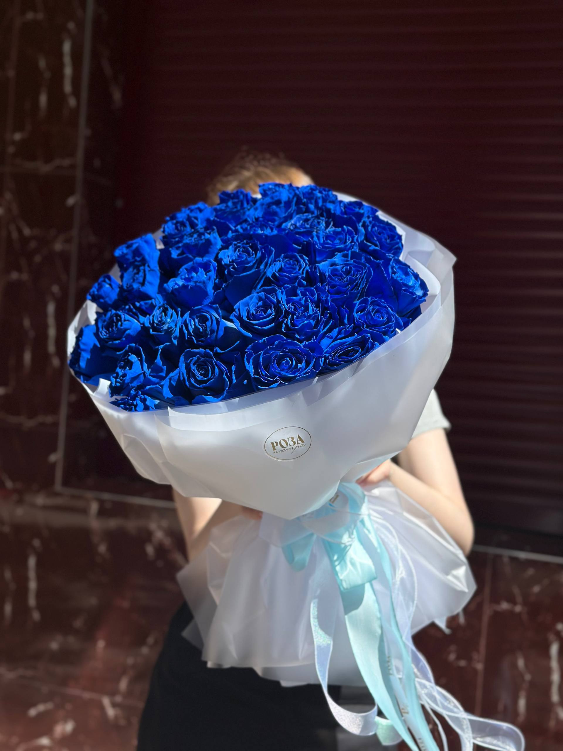 Синий шелк. Состав: 31 роза