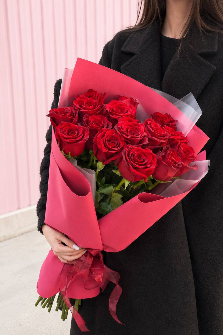 Бордовое письмо. Состав: 15 роз